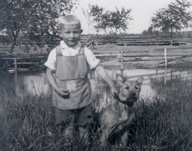 Adolf Lange mit seinem Hund